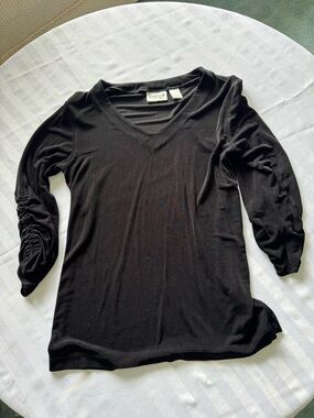 Chico’s Travelers Black V-Neck Ruched Sleeve Top S